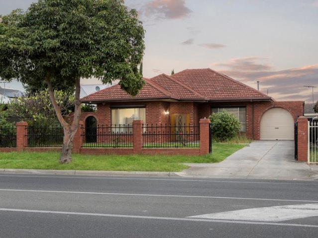 Spacious Family Living with Versatility, Comfort & Outdoor Appeal