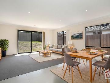 SPACIOUS FAMILY LIVING!