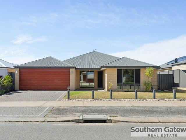 SPACIOUS FAMILY LIVING!