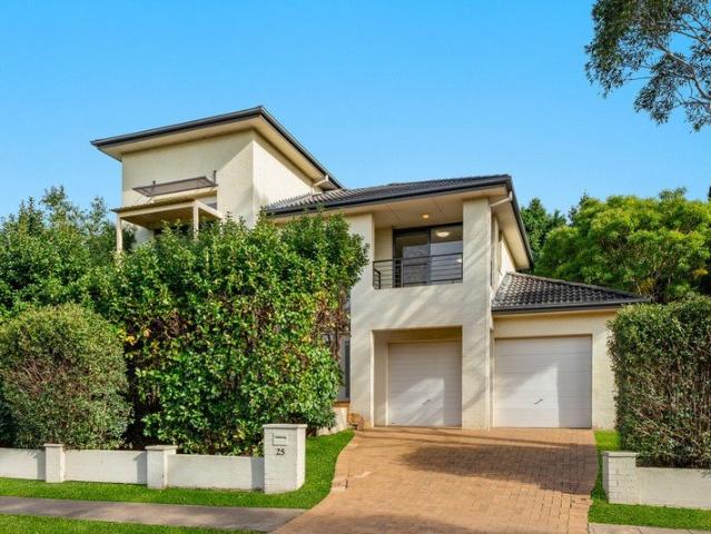 Spacious Family Living 800 metres to Metro