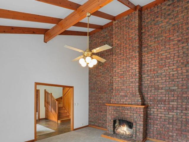Spacious Family Lifestyle on 2,000sqm Shed, Multiple Living Areas & Premium Location