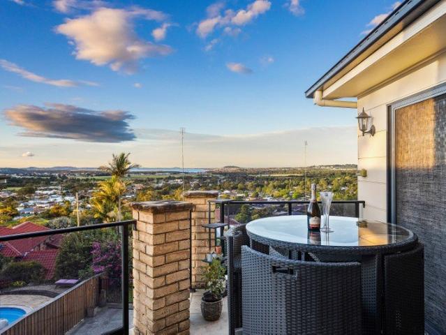 Spacious family luxury with stunning Illawarra views