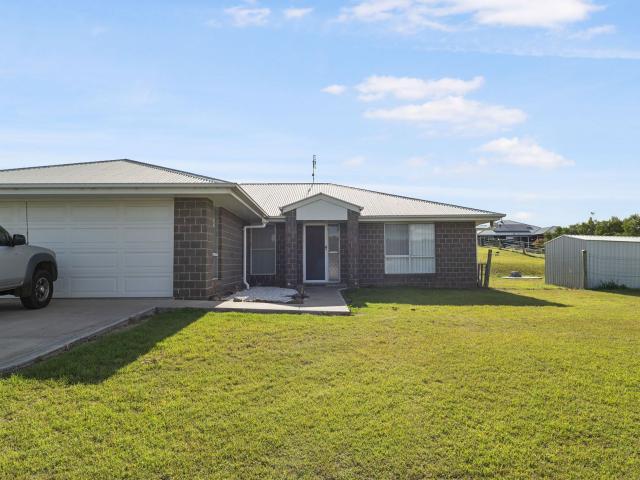 Spacious Family Sanctuary on 3,692m² – Just Minutes to Highfields