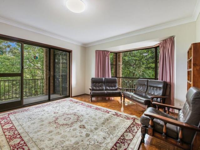Spacious Family Sanctuary with Multiple Living Areas