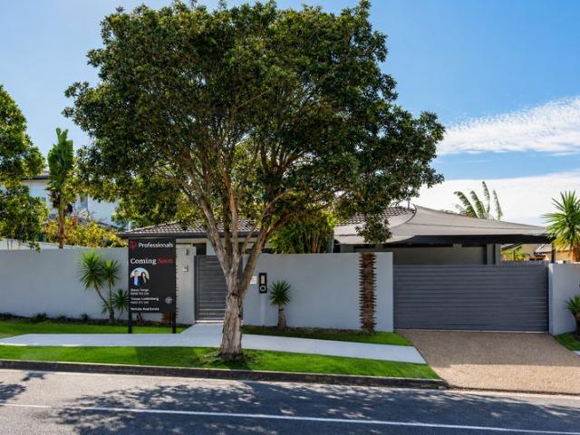 Excellent 5 Bedroom Family Home Urgent Offers Invited