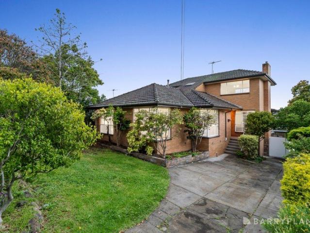 Spacious Family Potential in a Sought After Doncaster East Location