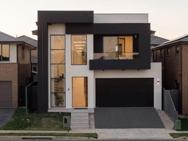 Spacious Family Retreat with Modern Design and Ample Outdoor Space