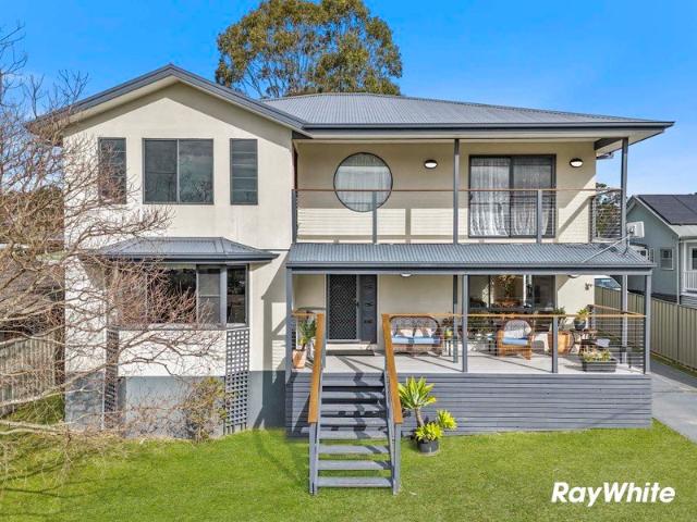 Spacious Family Retreat with Lake Glimpses and Bushland Views