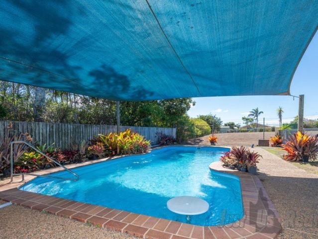 Spacious Family Retreat with Pool & Solar Power