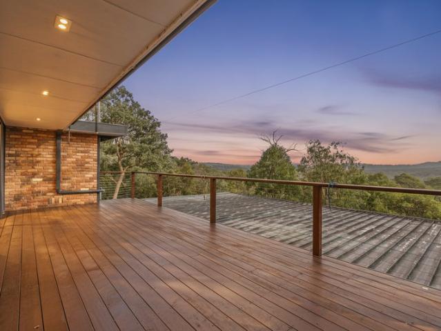 Spacious Family Retreat with Stunning Treetop Views