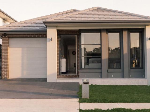 Spacious Family Retreat with Seamless Indoor Outdoor Living in Austral