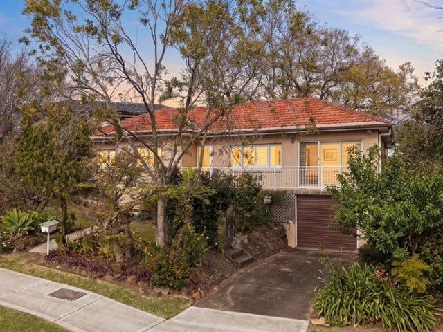 Spacious Family Retreat with Versatile Living and Expansive Outdoor Areas