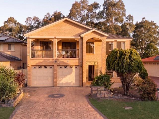 Spacious Family Retreat with Versatile Living Areas and Outdoor Charm