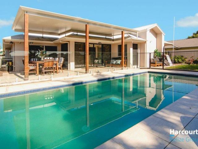 Spacious Family Retreat Backing Onto Parkland In Calypso Bay