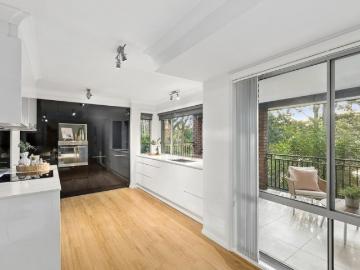 Spacious family retreat, sparkling pool