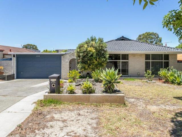 Spacious family residence Dual Rossmoyne & Applecross SHS