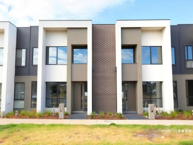 Spacious Family Townhouse in a Prime Point Cook Location