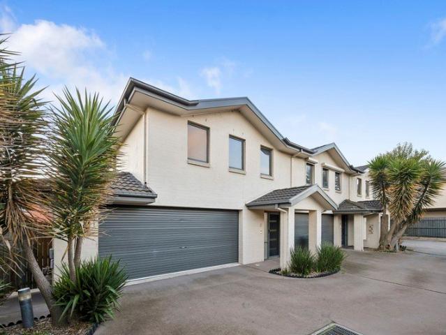 Spacious Family Townhouse in an Unbeatable Queanbeyan Location