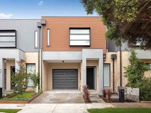 Spacious Family Townhouse in Clayton South