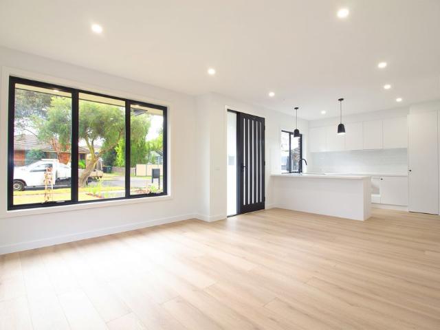 Spacious Family Townhouse in Glenroy