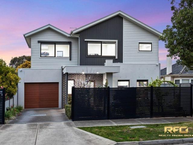 Spacious Family Townhouse in Prime Maidstone Location!