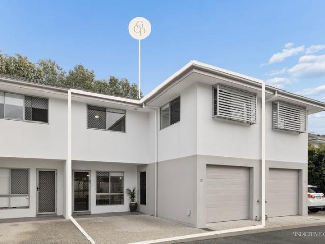 Spacious Family Townhouse with Private Courtyard in 'Parkgreen Estate'