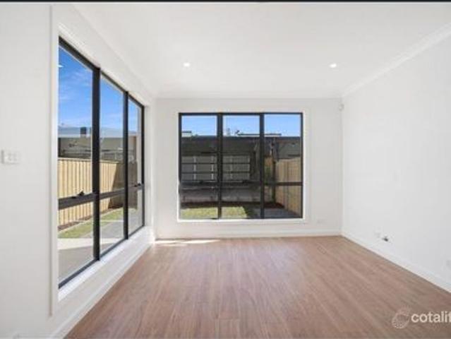 Spacious Family Terrace in Prime Austral Location !