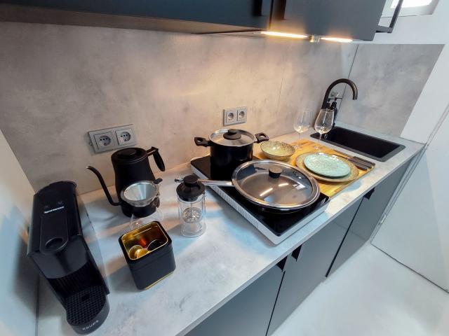 Spacious & fashionable studio Düsseldorf, Dusseldorf Amsterdam Apartments for Rent