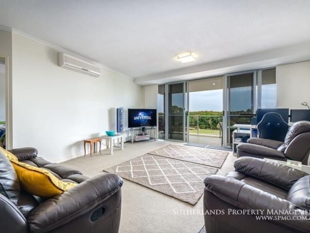 Spacious Fifth Floor Modern Apartment