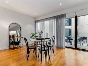 Spacious one bedroom with tranquil courtyard garden views