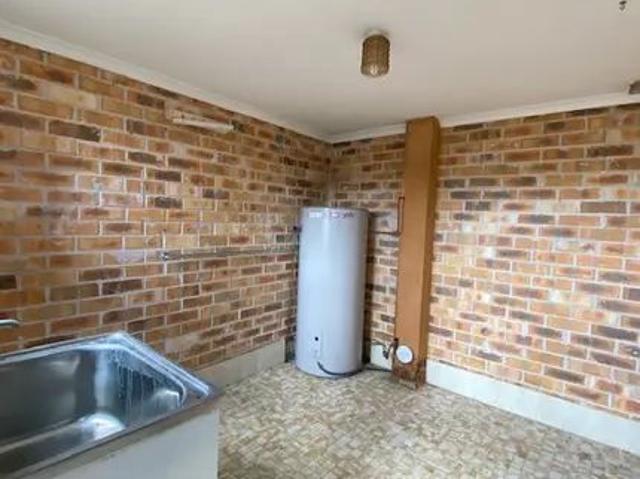 Spacious Upstairs 3 bedroom Unit with Open Plan Living