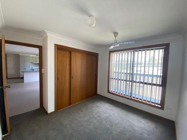 Spacious Upstairs 3 bedroom Unit with Open Plan Living