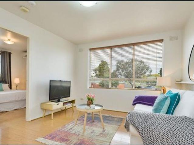 SPACIOUS FIRST FLOOR APARTMENT