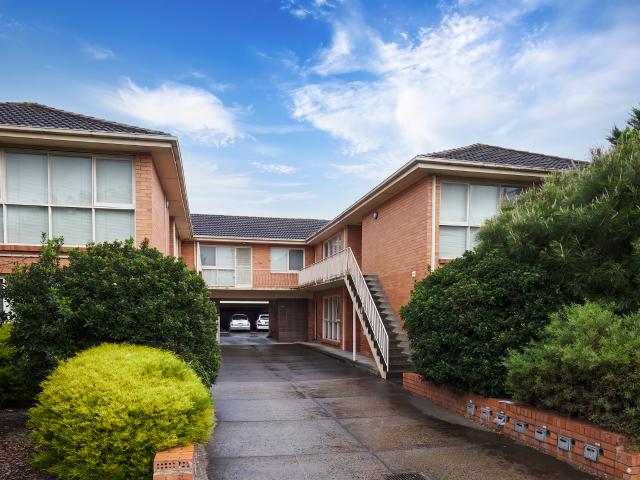 Spacious First Floor Apartment in Excellent Location Property is available for a 6 month lease term or up until February 2027