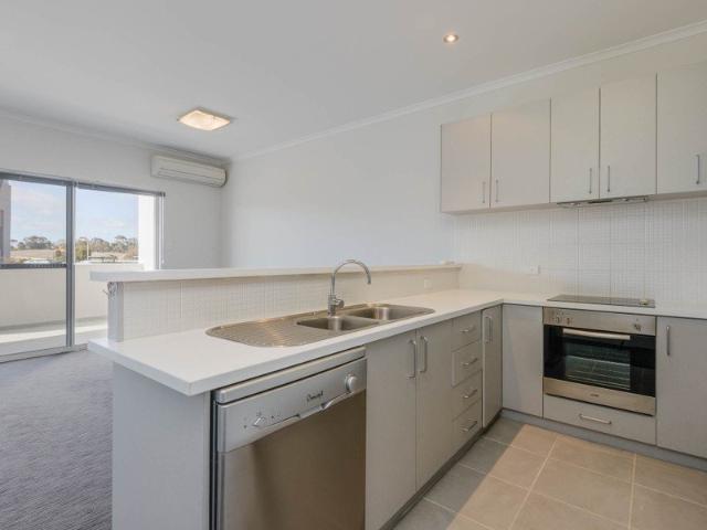SPACIOUS FIRST FLOOR APARTMENT IN PRIME CLARKSON LOCATION