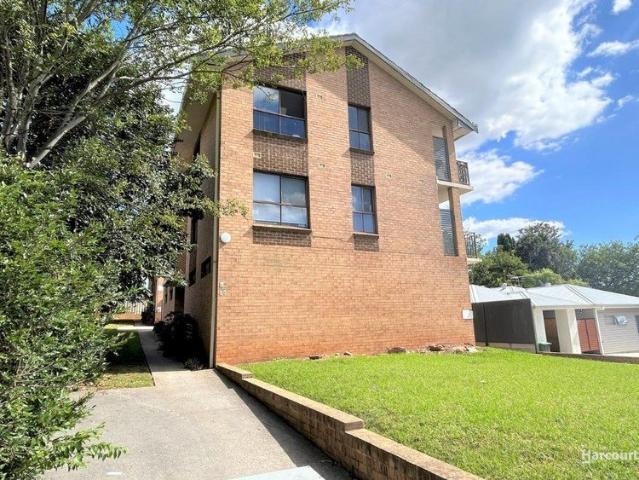 Spacious First Floor Apartment in Prime Location.