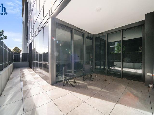 Spacious First Floor Apartment with Huge Courtyard