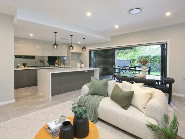 Spacious Five Bedroom Duplex!