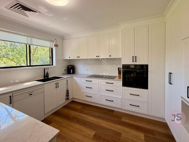 Spacious Five Bedroom Family Home in a Peaceful Cul de Sac