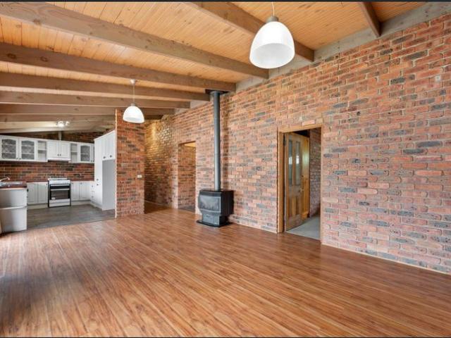 Spacious Five Bedroom Family Home in a Quiet Court Location