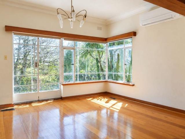 Spacious Five Bedroom Family Home in Balwyn North
