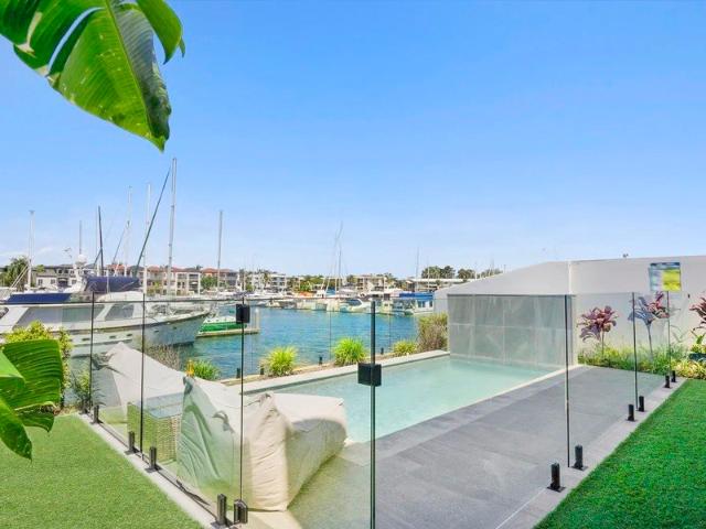 Spacious Five Bedroom Family Home in Hope Island