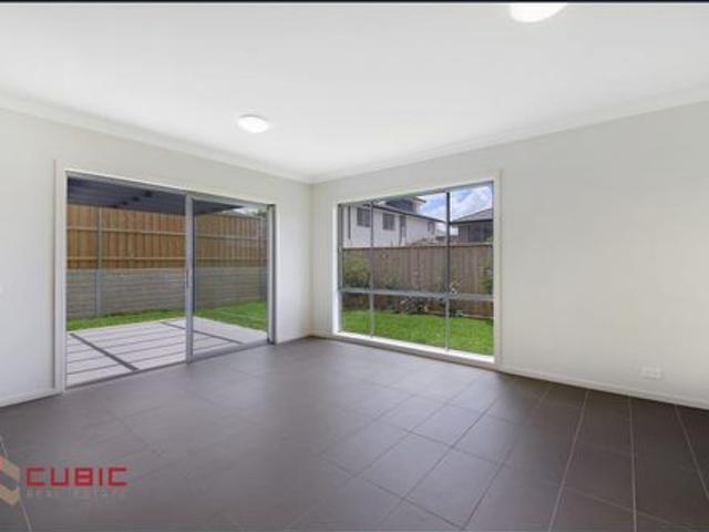 Spacious Five Bedroom Family Home in Sought After Brighton Lakes