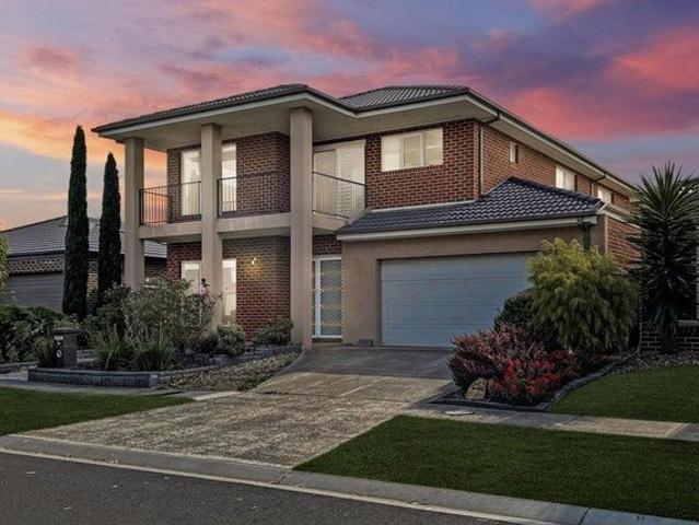 Spacious Five Bedroom Family Home in Point Cook