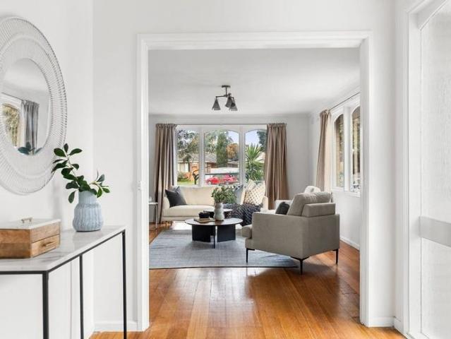 Spacious Five Bedroom Family Home in the Heart of Sunbury!