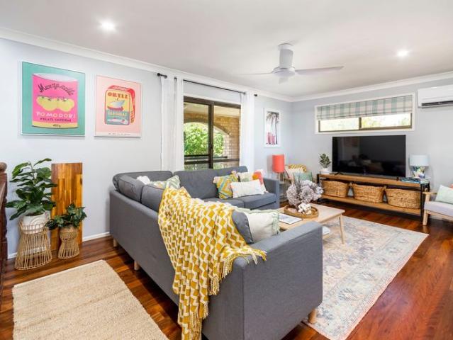 SPACIOUS FIVE BEDROOM FAMILY HOME WITH DUAL LIVING