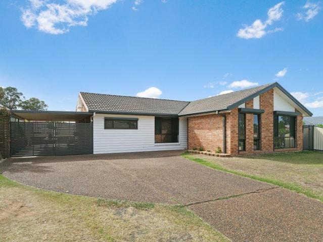 Spacious Five Bedroom Family Home with Flexible Living!