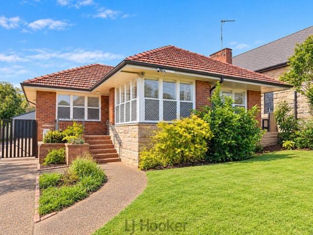 Spacious Five Bedroom Family Home with Freshly Updated Interiors!