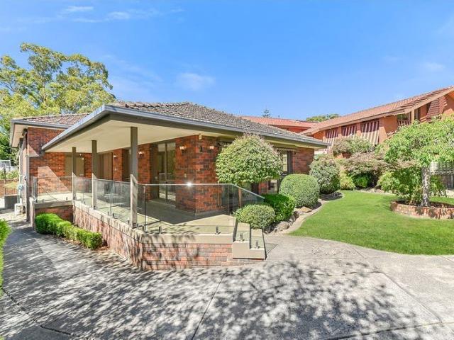 Spacious Five Bedroom Family Home with Pool and Spa in the Golden Mile