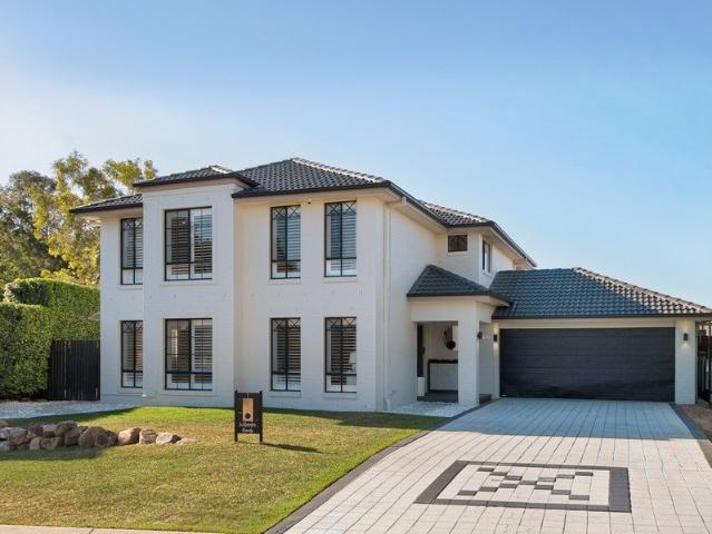 Spacious Five Bedroom Family Living with Resort Style Entertaining!